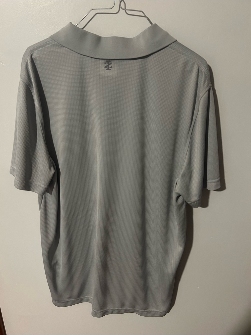 Izod Men’s Light Grey Polo Shirt - Picture 2 of 2